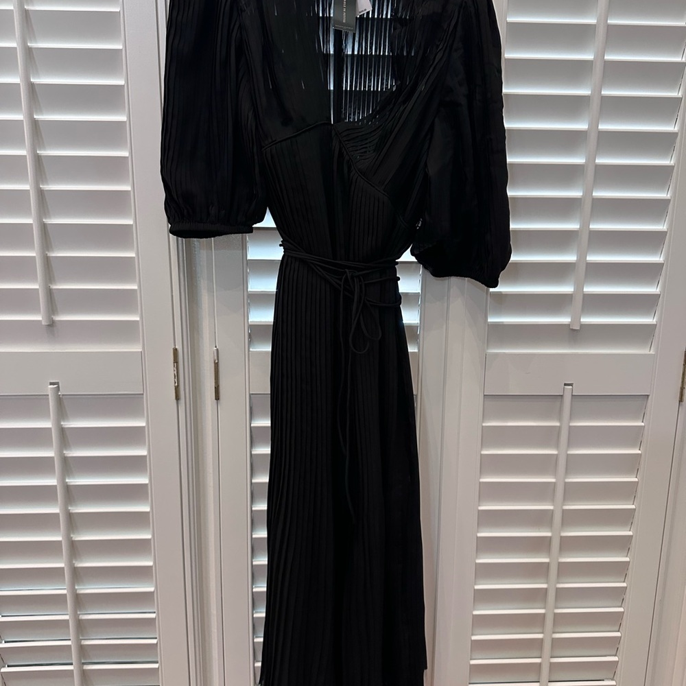 Elegant Black Pleated Banana Republic Midi